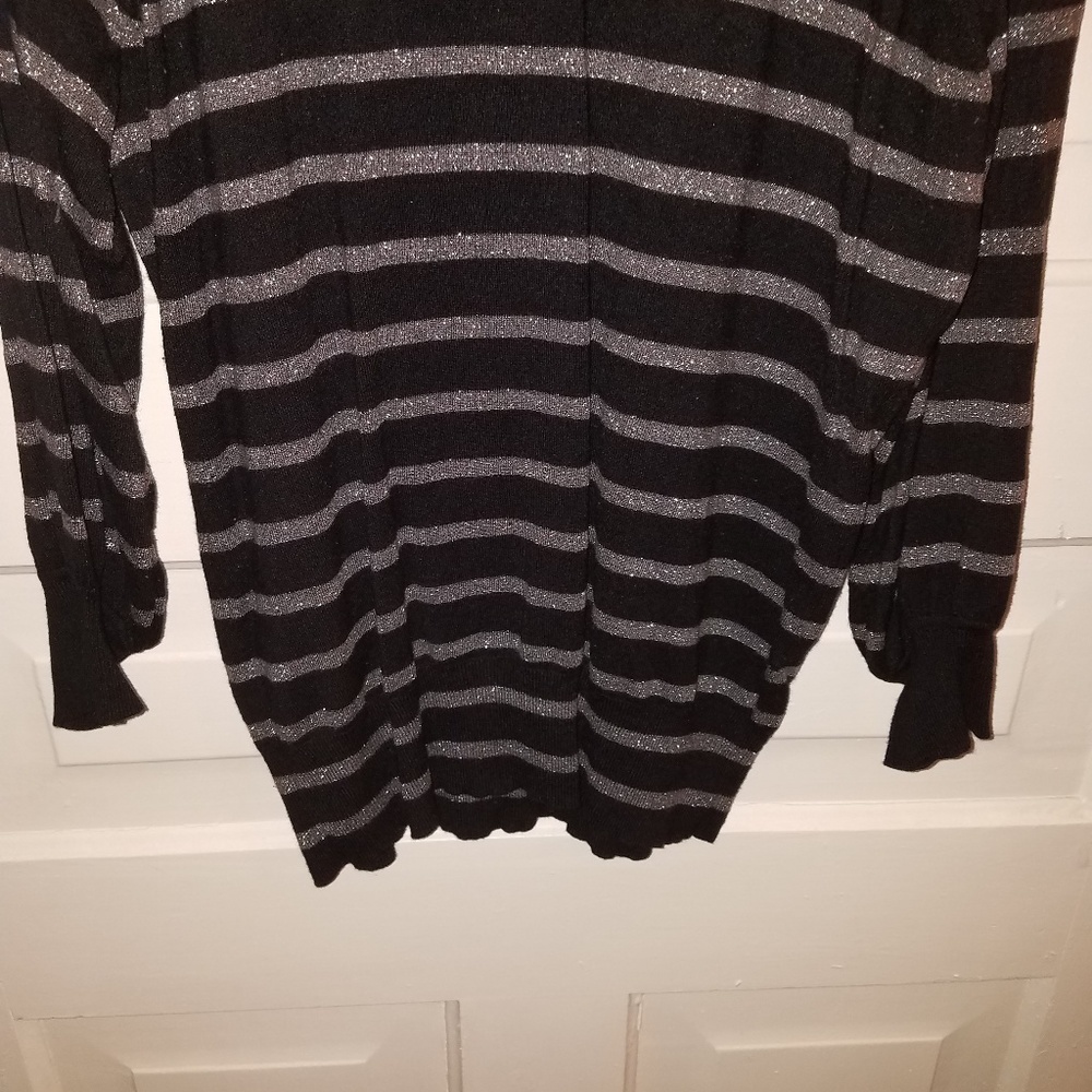 Ladies Sweater - Picture 2 of 3